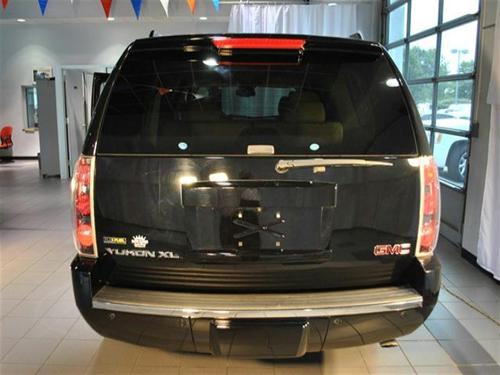 GMC Yukon XL 2009 photo 2