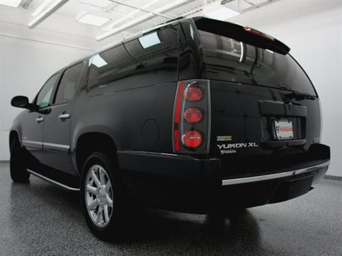 GMC Yukon XL 2009 photo 2