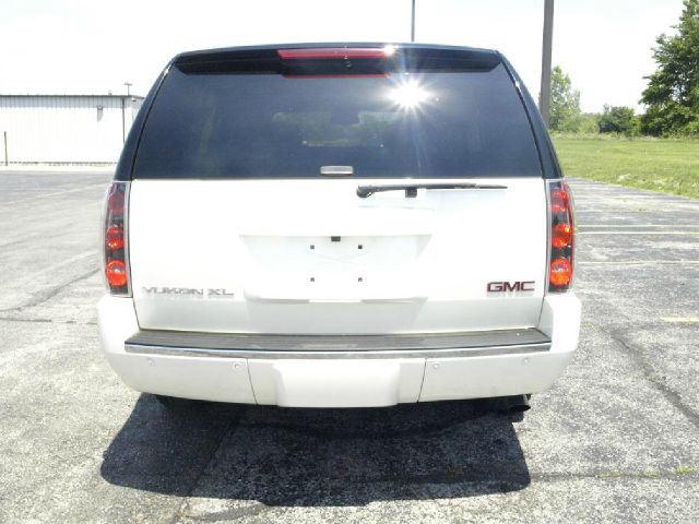 GMC Yukon XL 2009 photo 1