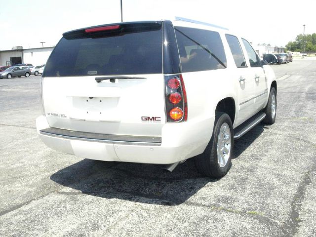 GMC Yukon XL 2009 photo 4
