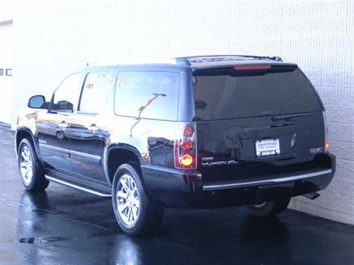 GMC Yukon XL 2009 photo 2