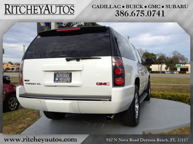 GMC Yukon XL 2009 photo 0