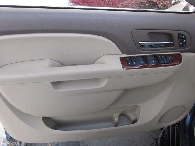 GMC Yukon XL 2010 photo 4