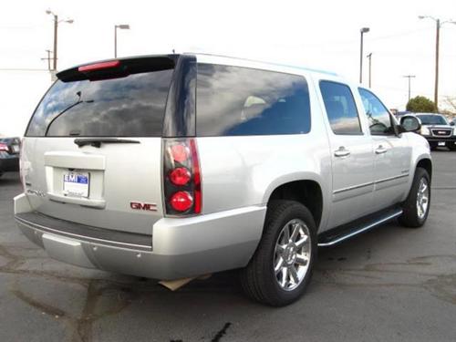 GMC Yukon XL 2010 photo 2