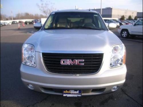 GMC Yukon XL 2010 photo 2