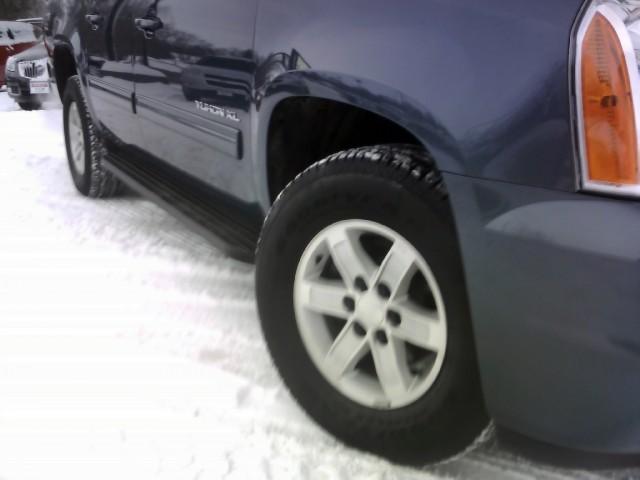 GMC Yukon XL 2010 photo 2