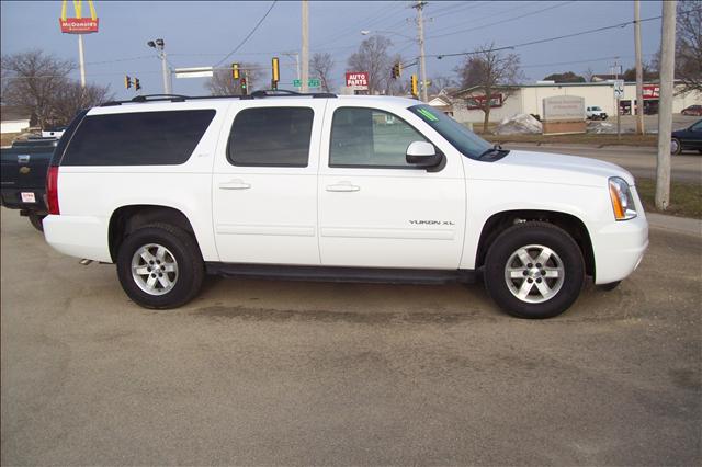GMC Yukon XL LX Wagon 4D Sport Utility