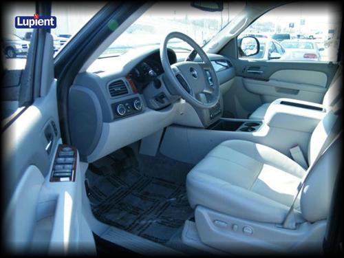 GMC Yukon XL 2010 photo 2