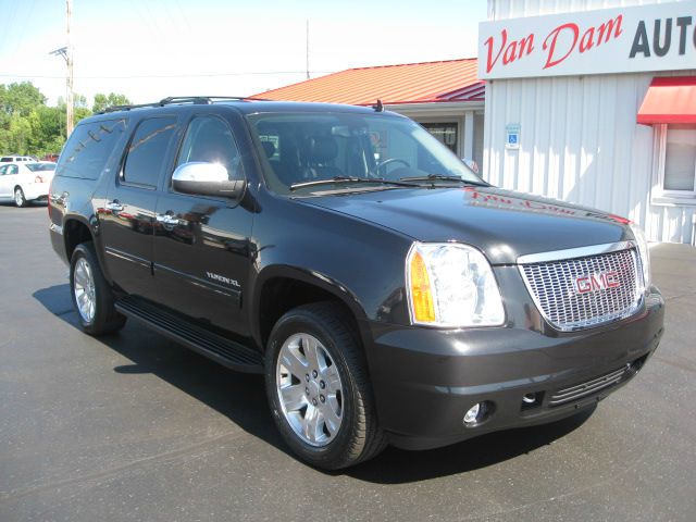 GMC Yukon XL 2010 photo 1