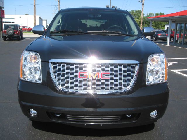 GMC Yukon XL 2010 photo 2