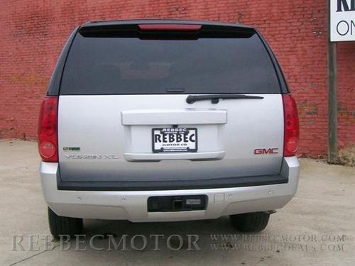 GMC Yukon XL 2010 photo 2