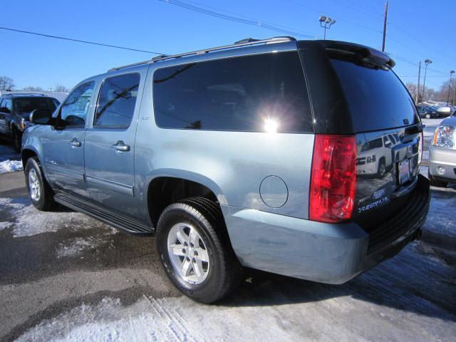GMC Yukon XL 2010 photo 1