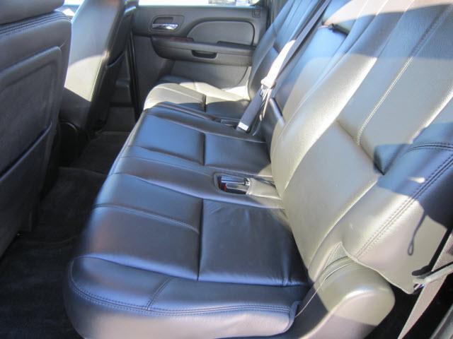 GMC Yukon XL 2010 photo 3