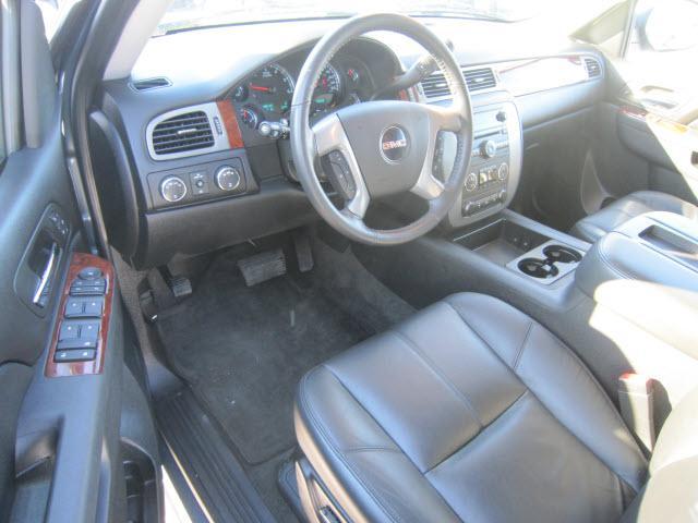 GMC Yukon XL 2010 photo 5