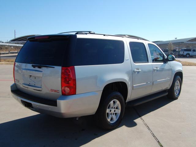 GMC Yukon XL 2010 photo 2