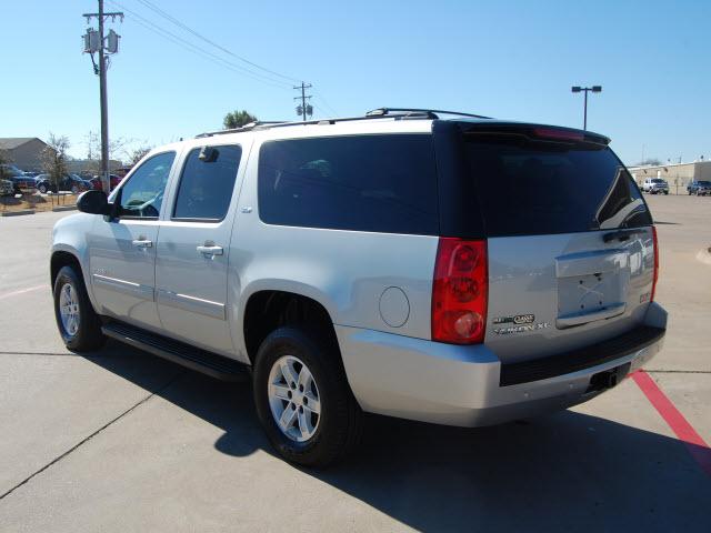 GMC Yukon XL 2010 photo 3