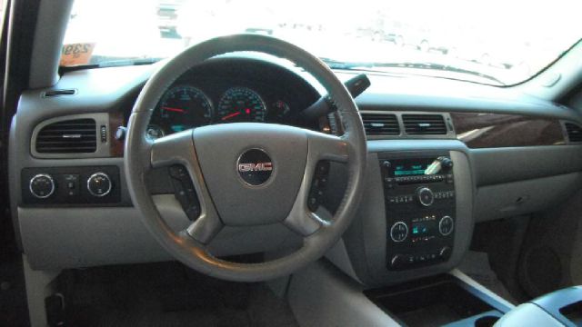 GMC Yukon XL 2010 photo 6