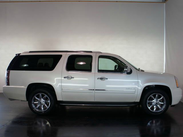 GMC Yukon XL 2010 photo 3