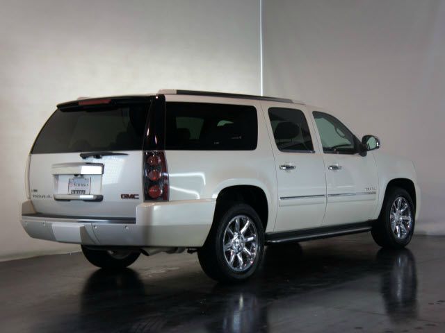 GMC Yukon XL 2010 photo 7