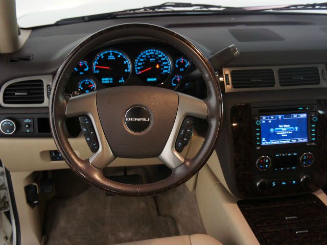 GMC Yukon XL 2010 photo 8