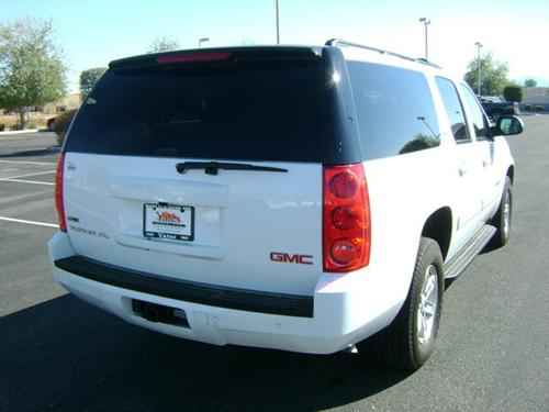 GMC Yukon XL 2010 photo 2