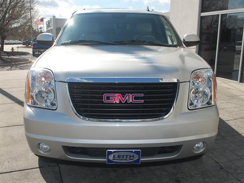 GMC Yukon XL 2010 photo 2