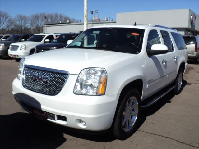 GMC Yukon XL 2010 photo 1