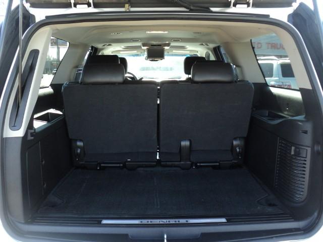 GMC Yukon XL EX Sedan 4D Sport Utility