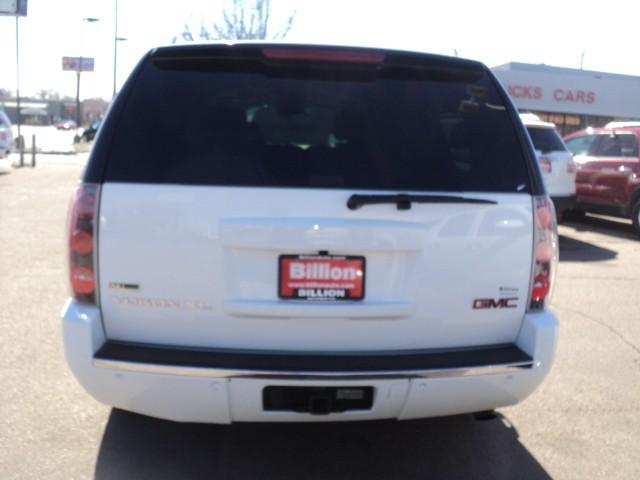 GMC Yukon XL 2010 photo 2