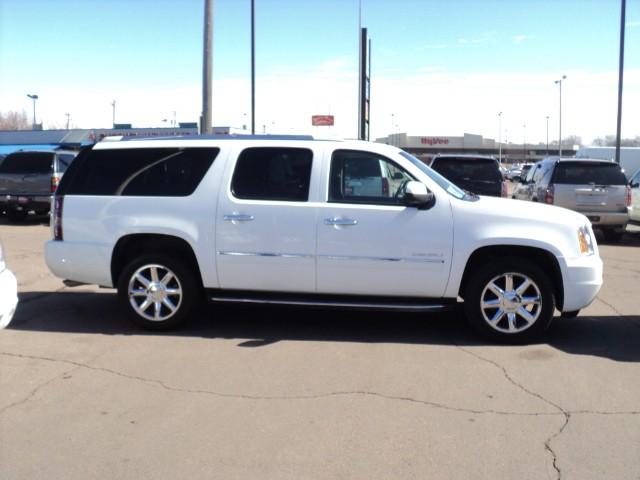 GMC Yukon XL 2010 photo 3