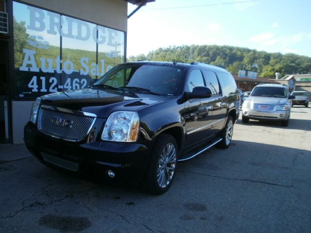 GMC Yukon XL 2010 photo 2