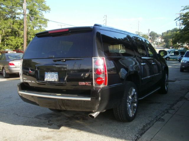 GMC Yukon XL 2010 photo 4