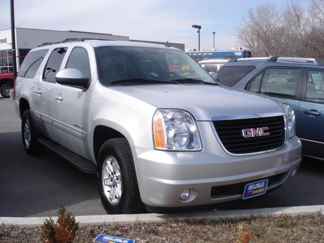 GMC Yukon XL LX Wagon 4D Sport Utility