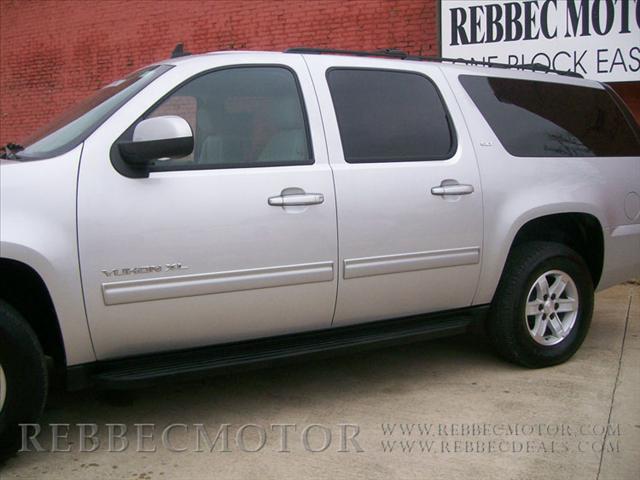 GMC Yukon XL 2010 photo 2