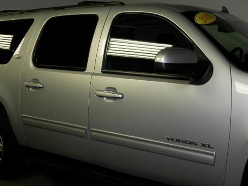 GMC Yukon XL 2010 photo 2