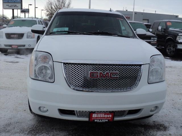 GMC Yukon XL 2010 photo 1