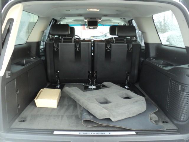 GMC Yukon XL 2010 photo 2