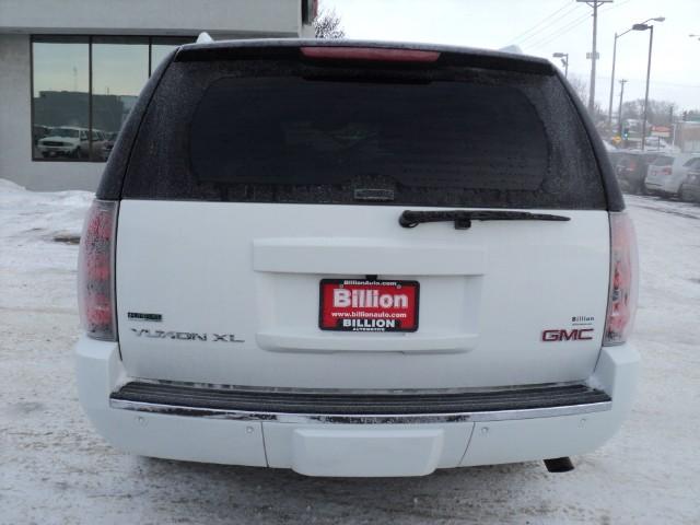 GMC Yukon XL 2010 photo 3