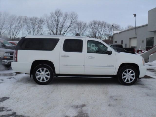 GMC Yukon XL 2010 photo 4