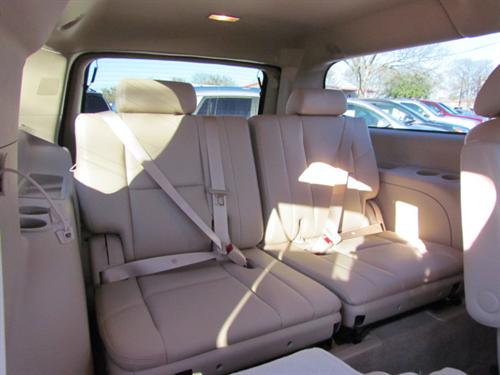 GMC Yukon XL 2010 photo 2