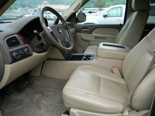 GMC Yukon XL 2010 photo 0