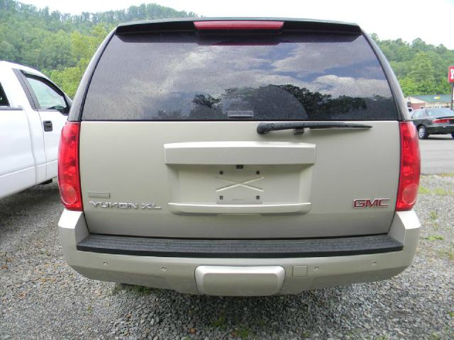 GMC Yukon XL 2010 photo 1