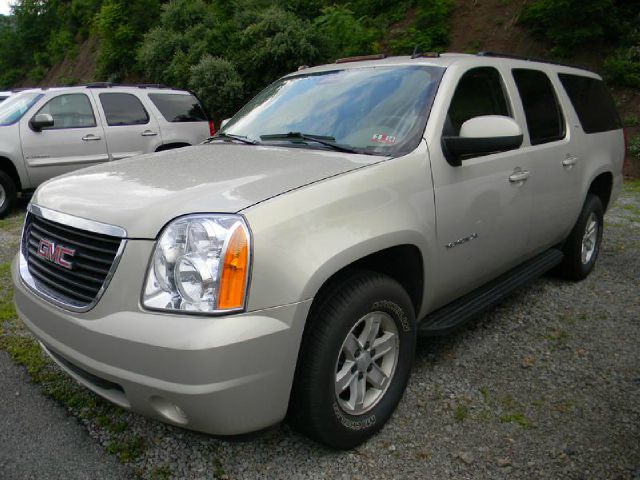 GMC Yukon XL 2010 photo 3