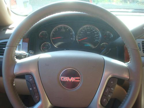 GMC Yukon XL 2010 photo 2