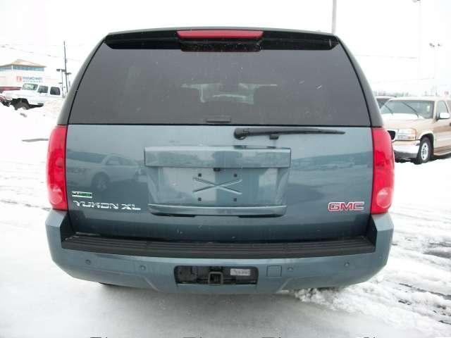 GMC Yukon XL 2010 photo 1