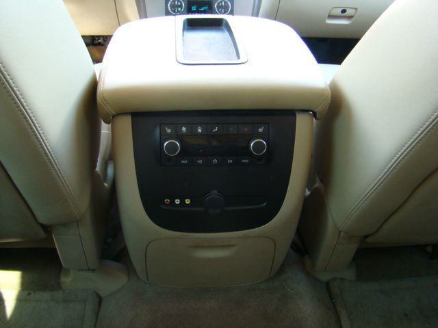 GMC Yukon XL 2010 photo 12
