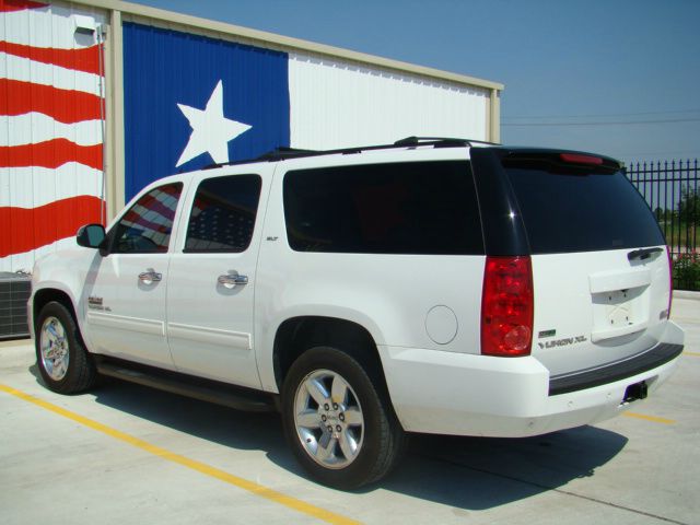 GMC Yukon XL 2010 photo 3