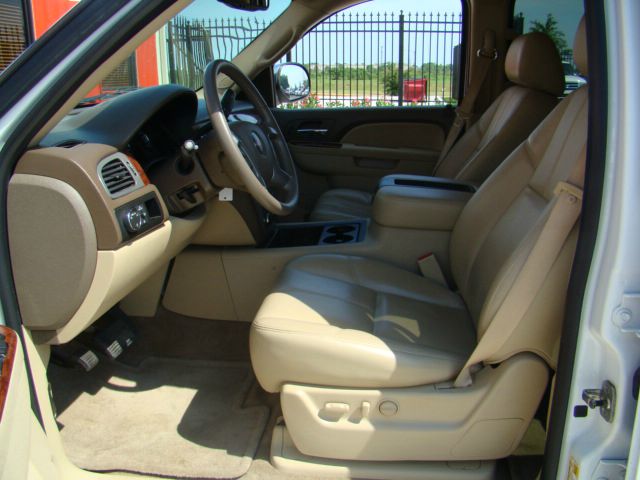 GMC Yukon XL 2010 photo 4