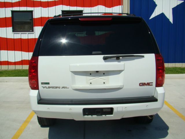 GMC Yukon XL 2010 photo 7