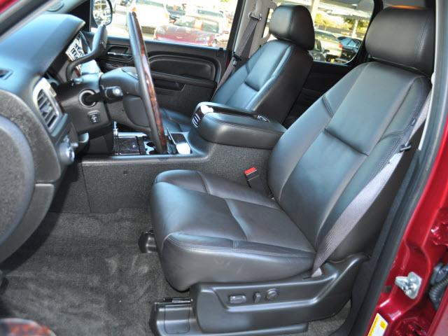 GMC Yukon XL 2010 photo 4